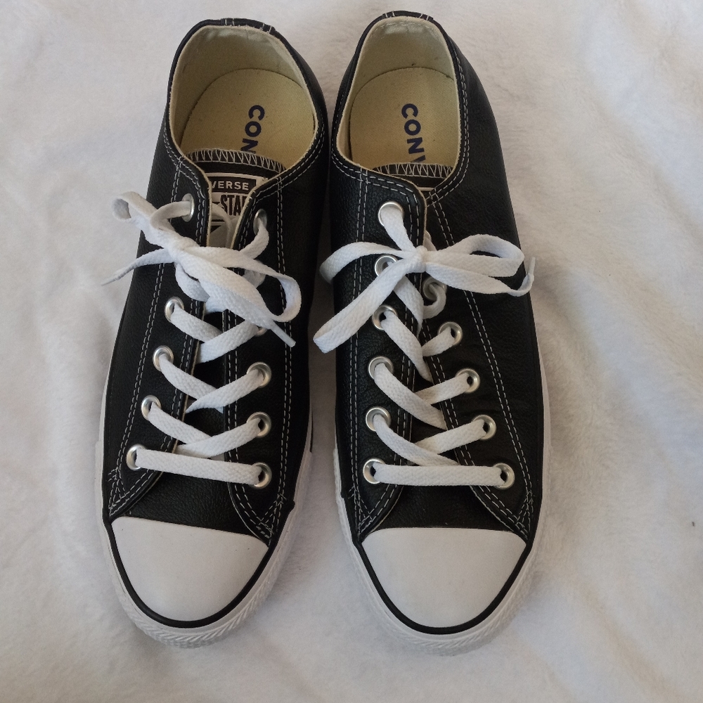 Converse unisex Men's size 7  Women's size 9